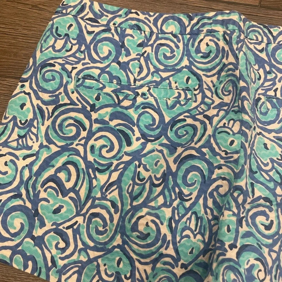 LILLY PULITZER Shorts Size 0 Adie Chasing Tail Blue Fish Side Zip w/ Pockets - Picture 6 of 6